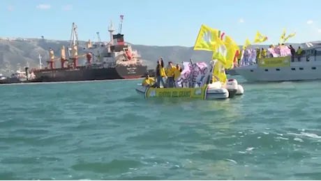 Mamma è ora di dare battaglia. Nave con grano dal Canada a Manfredonia, agricoltori all'arrembaggio
