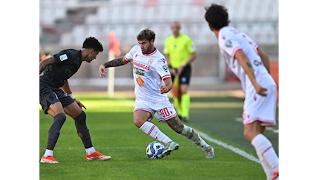 Partita pazza al San Nicola: una Reggiana tutto cuore recupera due gol al Bari e torna a muovere la classifica