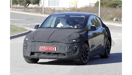 La nuova Tesla Model Y è sulle strade europee: ecco la Juniper con le nostre foto spia in anteprima