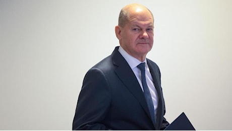 Olaf Scholz: Dialogo con l'industria automobilistica per evitare sanzioni 2025