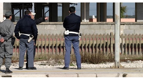 Grave incidente ferroviario nel Torinese, un uomo travolto e ucciso da un treno: cancellazioni e ritardi