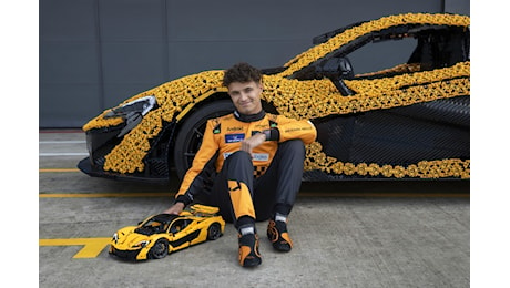 A Silverstone corre una McLaren P1 fatta di 340 mila mattoncini LEGO