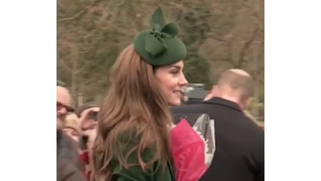 Kate Middleton il Natale dopo la malattia il messaggio nascosto dietro il look e labbraccio commovente