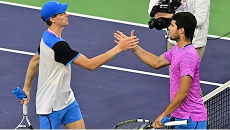 Jannik Sinner, tra lui e Carlos Alcaraz all’Australian Open una racchetta e il tatuaggio di un canguro (altro che Kyrgios). Chi vincerà? E poi Djokovic, il caso doping Clostebol, la Wada e il Tas...