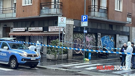 Tenta di rapinare un bar, viene ucciso dal titolare a colpi di forbici