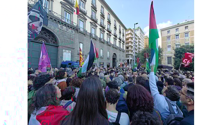 Napoli: migliaia in piazza per la Taverna Santa Chiara e il popolo palestinese - L'INDIPENDENTE Napoli: migliaia in piazza per la Taverna Santa Chiara e il popolo palestinese - L'INDIPENDENTE