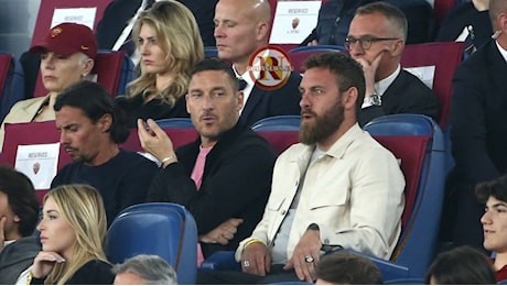 I tifosi dell’Elfsborg caricano l’ambiente: “Rappresentiamo la Svezia in Europa”. Spuntano foto di Totti e De Rossi, ecco perchè (FOTO)