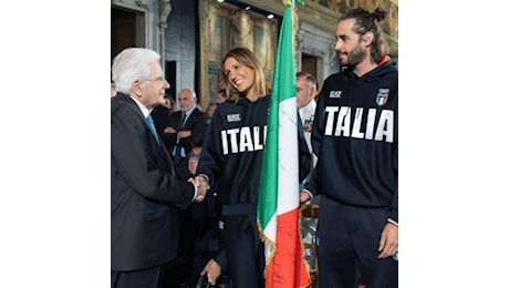 Parigi, il tricolore torna al Quirinale