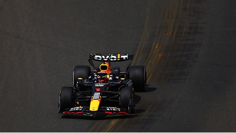 Libere 1: Verstappen impressiona con la Red Bull, le Ferrari lontane un secondo con Leclerc e Sainz