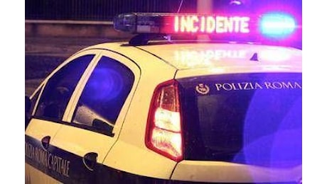 Incidente a Roma, auto travolge pedone: morto 47enne
