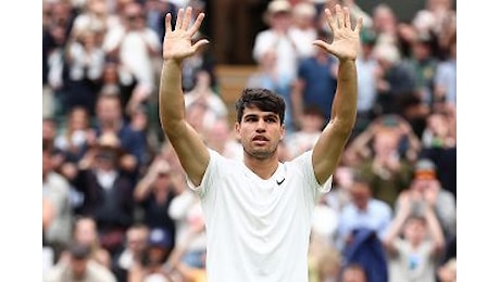 Tennis, Alcaraz vince Wimbledon, battuto Djokovic in tre set
