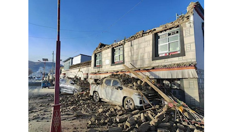 Terremoto - Violenta scossa in Cina nella regione del Tibet di magnitudo 7.0, crolli e vittime. Video