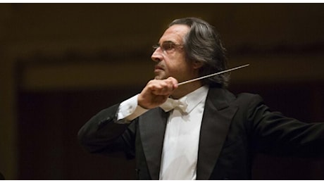 Riccardo Muti in concerto al Senato, il rimprovero ai parlamentari: «Stutatelo ‘sto telefonino»