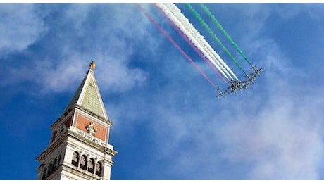 Elena Nonveiller, la docente del Foscarini nella bufera per un post social: «Frecce tricolori? Non le tollero, inquinano. Ma adoro Mattarella»