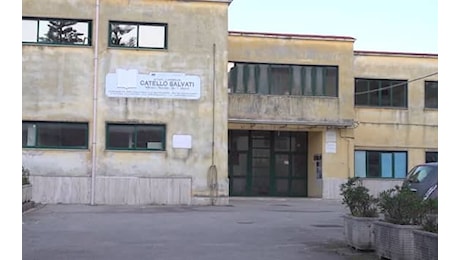 Prof aggredita a Castellammare, domani riapertura blindata per la scuola