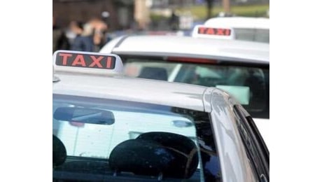 Taxi, tutto pronto per il bando da 1000 nuove licenze. Il Campidoglio precisa: 'Mai parlato di Uber'