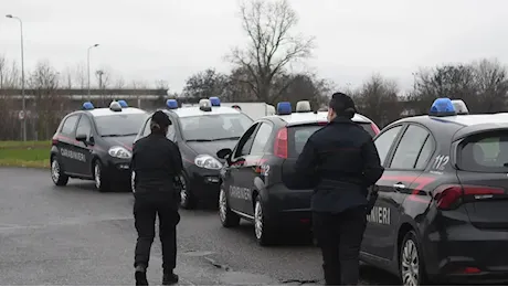 Ucciso a coltellate e abbandonato per strada: fermato il presunto aggressore