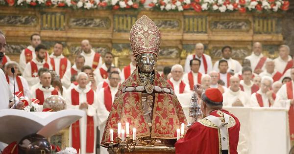 Il Miracolo Di San Gennaro Attesa E Apprensione Per La Mancata