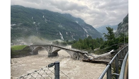 Alluvione e importante frana in Vallemaggia, niente elettricità ed evacuazioni in corso