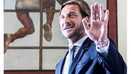 Totti torna a giocare? Intanto diventa gladiatore... al Lucca Comics VIDEO|Serie A