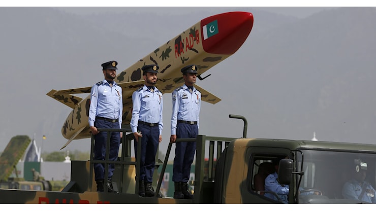 Guerra India-Pakistan. Bombe atomiche, sottomarini, cacciabombardieri e truppe: il confronto tra gli eserciti - Il Fatto Quotidiano Guerra India-Pakistan. Bombe atomiche, sottomarini, cacciabombardieri e truppe: il confronto tra gli eserciti - Il Fatto Quotidiano