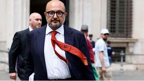 Sangiuliano si è dimesso dopo lo scandalo con Boccia. Giuli nuovo ministro della Cultura. Meloni: “Uomo onesto, prendo atto”