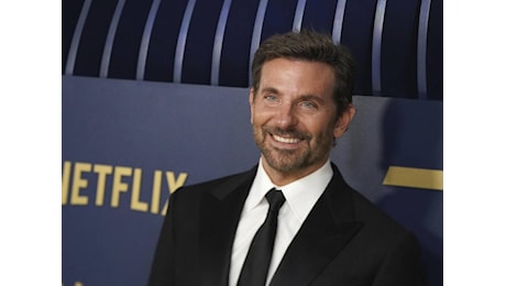 Da portiere d'albergo a star di Hollywood, Bradley Cooper festeggia 50 anni