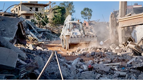 Israele, Unifil: «L'esercito israeliano ha deliberatamente demolito una nostra torre di osservazione». Il Libano: raid vicino all'aeroporto di Beirut