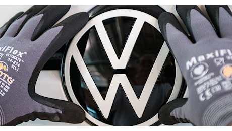 Volkswagen, da lunedì dipendenti in sciopero. I sindacati, sarà una battaglia durissima