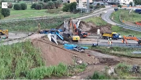 Ponte crollato sull’A1, la Procura apre un fascicolo: “Crollo colposo”