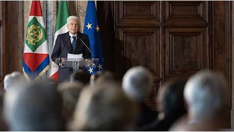 Quasi un monito. Mattarella: Non approfondire i solchi tra le istituzioni, ma esercitare mediazione