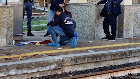 Capotreno accoltellato, in corso sciopero dei treni. La Lega: “Italia sicura con certa gente?”