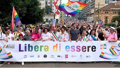 Milano: parata del Pride 2024 con Elly Schlein, bandiere palestinesi, polemica su presenza ebrei