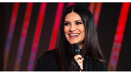 Laura Pausini rimanda il concerto di Livorno per l'influenza: la nuova data