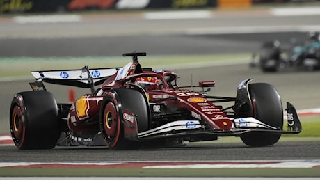 LIVE F1 Bahrain: alle 17 il GP. Piastri in pole, Leclerc in prima fila: gara d'assalto