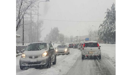 Meteo: Neve imminente, tra poco cadrà copiosa fino a quote basse, vediamo dove