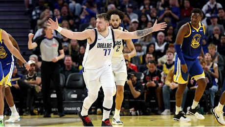 Doncic da cinema, 45 punti per sbancare casa Warriors. Torna LeBron, Davis immarcabile: festa Lakers