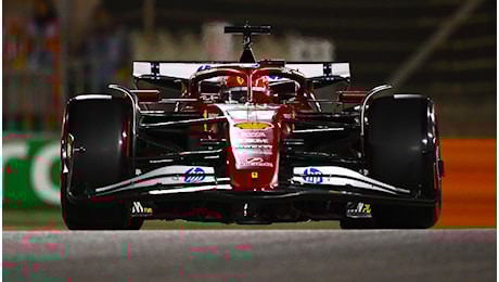 Ferrari super con Leclerc, Hamilton in difficoltà senza feeling