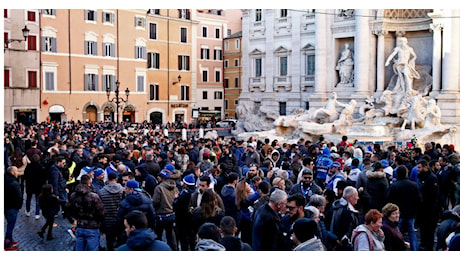 Numero chiuso per la Fontana di Trevi? La proposta diventa sempre più concreta. Gualtieri: “Non si esclude un ticket simbolico”