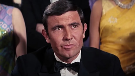 007, George Lazenby annuncia il ritiro: È stato un bel viaggio ma invecchiare non è divertente