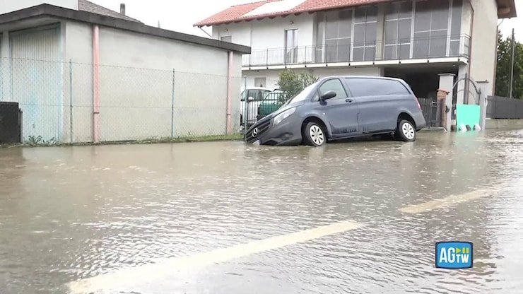 Maltempo in Piemonte, allagata Drubiaglio Grangia. I residenti: Strade come fiumi - la Repubblica