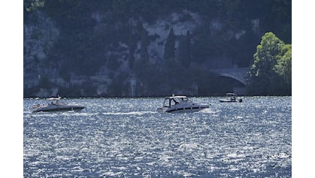 Lecco, trovato il corpo senza vita di una donna nel lago