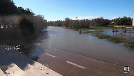 Cronaca meteo diretta - Mareggiata in Toscana, allagamenti a Livorno - Video