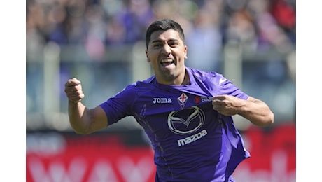 Pizarro si congratula con Montella per gli Europei e pubblica una foto con la maglia della Fiorentina