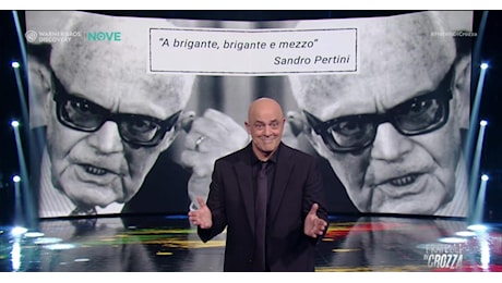 Fratelli di Crozza, monologo: Evasione fiscale, finalmente il governo si è mosso. Hanno fatto lo spot, problema risolto!