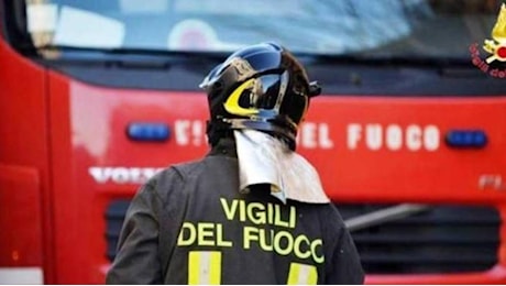 Roma, crollano parti di cornicione da una chiesa in via del Corso: un ferito in ospedale