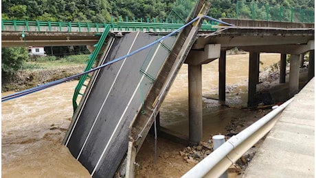 Crolla ponte in autostrada in Cina: almeno 11 morti a Shangluo nella provincia dello Shaanxi. Cosa è successo