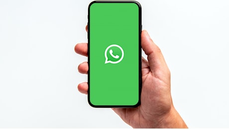 La nuova interfaccia per le chiamate di WhatsApp arriva anche su iPhone: ecco la novità
