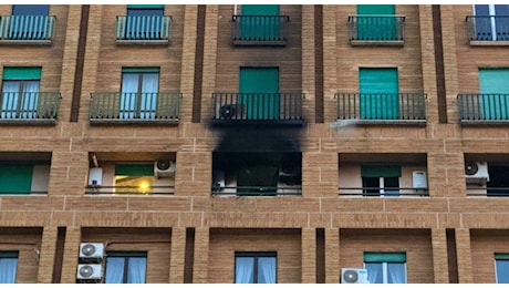 Napoli, incendio in un b&b in piazza Municipio: morta una ragazza di Lecce