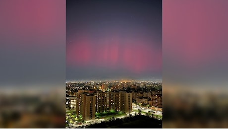 Perché anche a Milano si è vista l’aurora boreale: la spiegazione